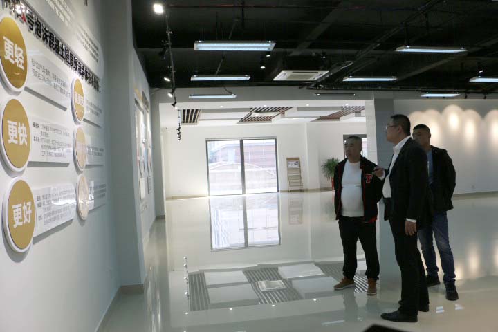 熱烈歡迎青島錦富置業領導蒞臨我司進行考察指導工作